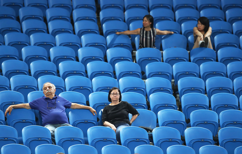 Illustration for article titled No One Was Awake For The Australian Open's Electrifying Bird-Poop Match